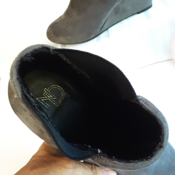New Directions Gray "Suede" Pull On Wedge Ankle Bootie Cindy 9M - New Heel Caps - Picture 5 of 10